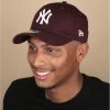 NEW ERA League Ess Cap 39Thirty NY Maroon